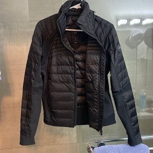 Canada goose size small womens black jacket. Never worn!